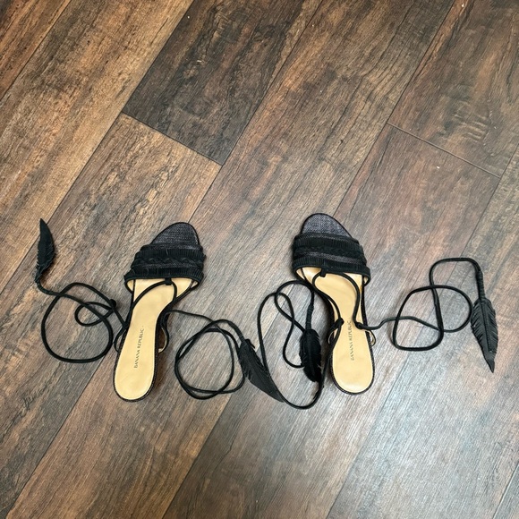 Banana Republic Kitten Heels in Size 6 - Picture 11 of 11